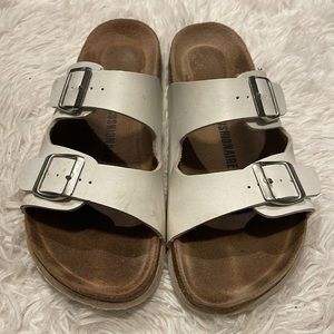 Woman’s Cushionaire Sandal